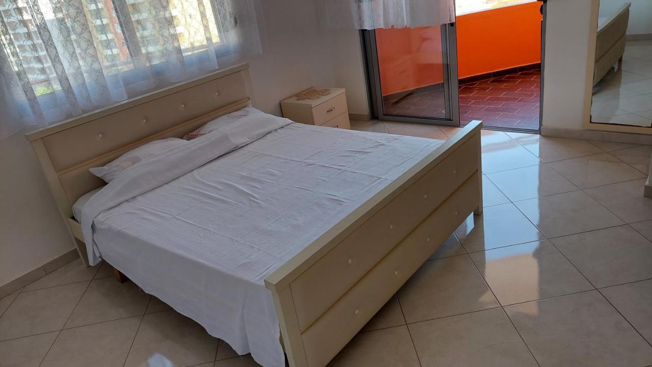 Sweetview 2-Bedroom Apartment With 3 Balcony Seaview Vlore Bagian luar foto